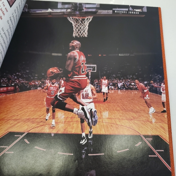 Basketball Legends Of All Times Hardcover Book Sports Vintage Giftable Item - Picture 10 of 13